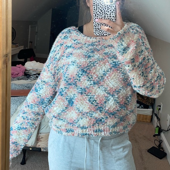 Women’s Sweater - Picture 1 of 3